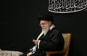 به فلک می‌رسد از چهره‌ی زیبای تو نور “قل هو الله احد” چشم بد از روی تو دور…